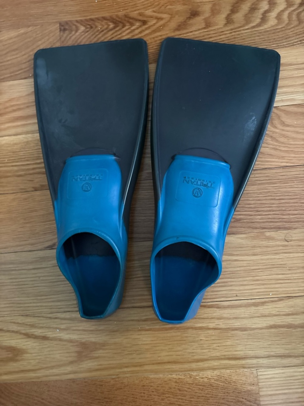 Titan Women’s Black and Blue Short Swim Fins